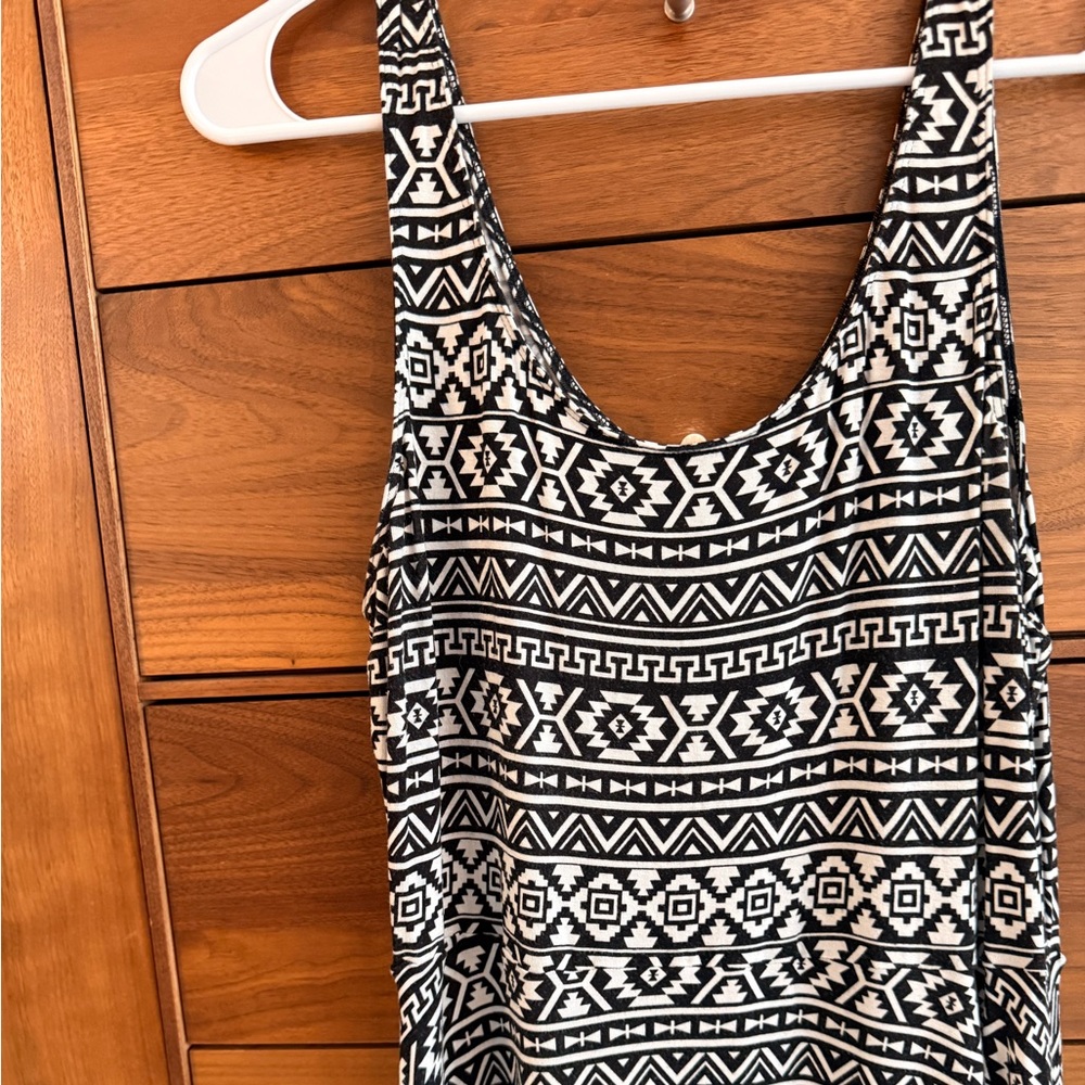 Express Black and White Geometric dress - Picture 6 of 6